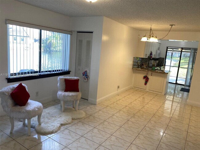 Building Photo - 200 Wimbledon Lakes Dr