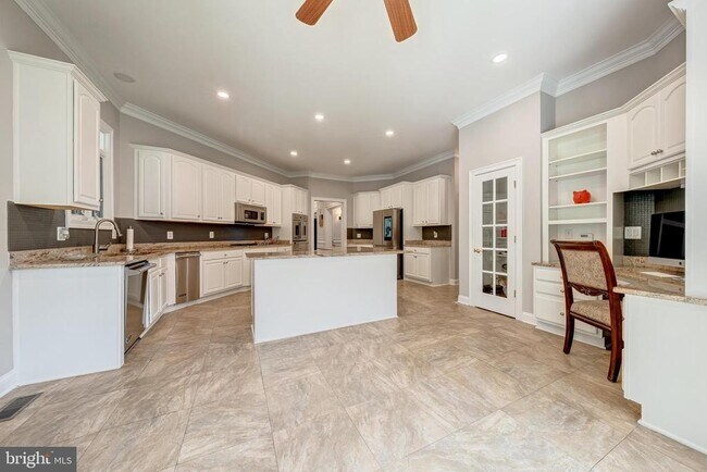 Building Photo - 18852 Ridgeback Ct