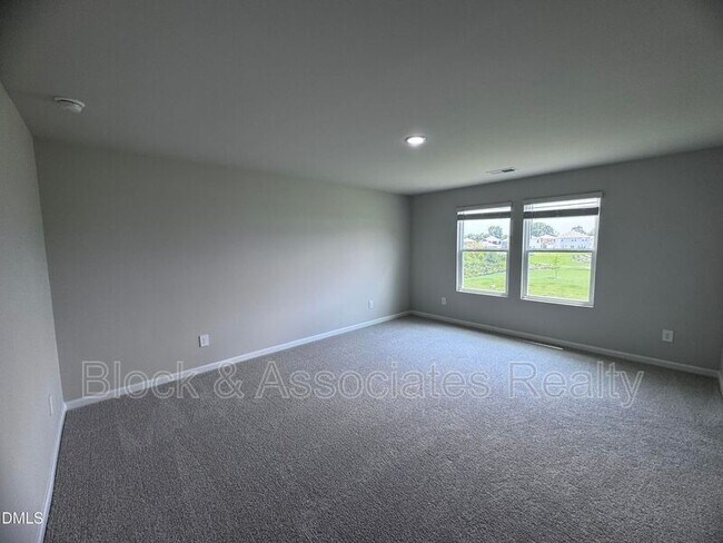 Building Photo - 50 Thistle Patch Pl