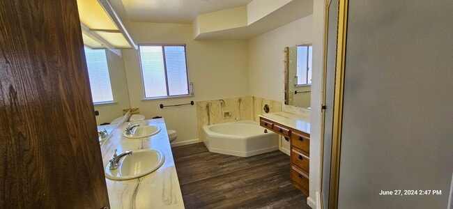 Building Photo - Creekridge Villas Single Story Condo in Ga...