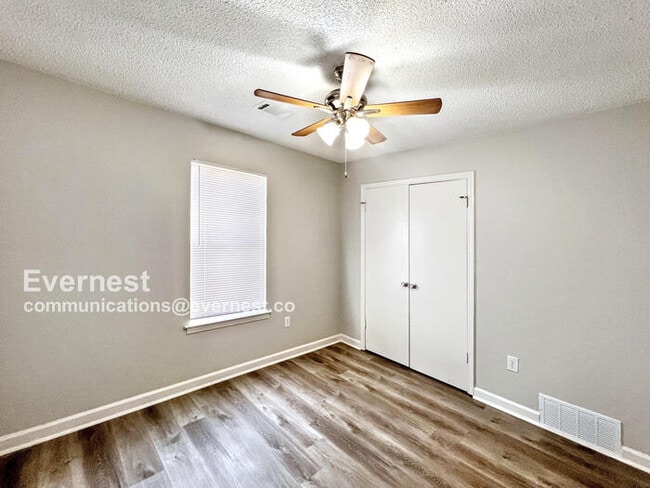 Building Photo - 7329 Eastover Dr