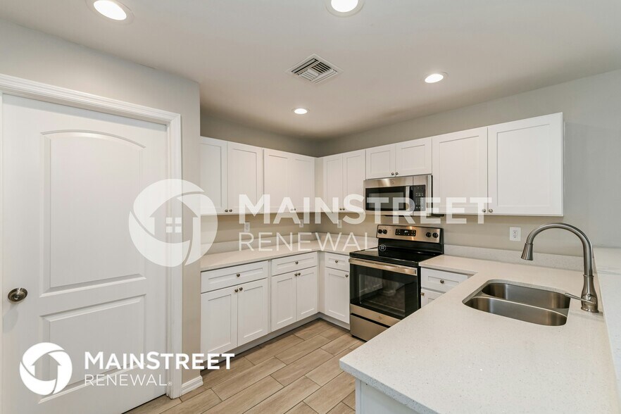 Building Photo - 2011 NW 23rd St