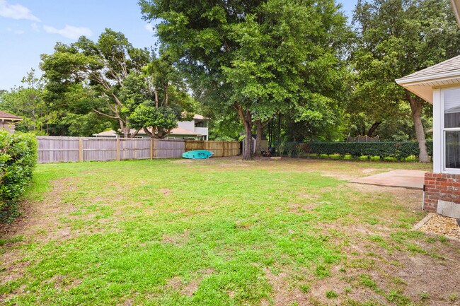 Building Photo - 2899 Chanterelle Cove