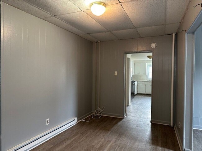 Building Photo - 746 Maple St