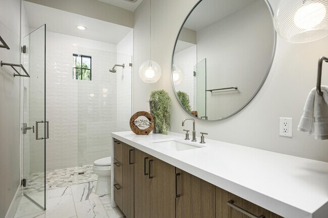 Building Photo - 6500 E Cactus Wren Rd