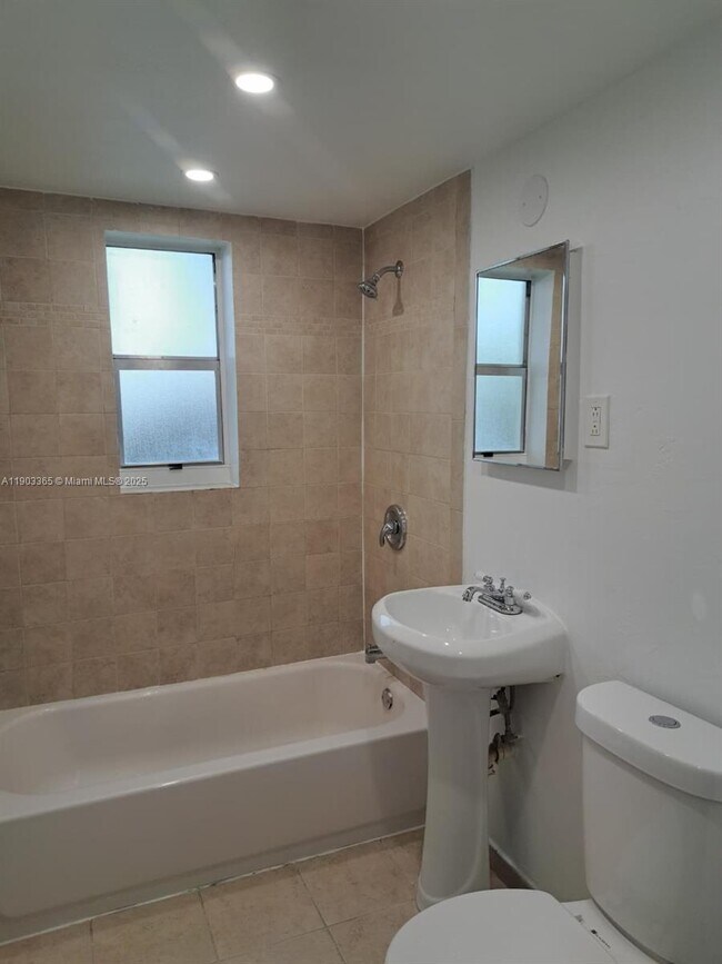 Building Photo - 23 Phoenetia Ave