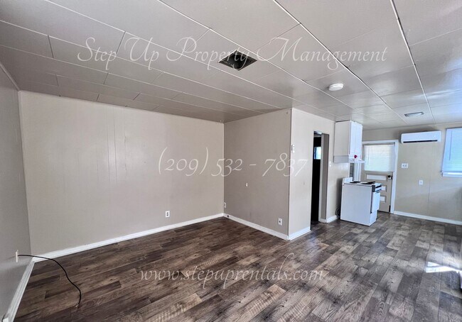 Building Photo - Studio Apartment In The Heart Of Downtown Sonora!