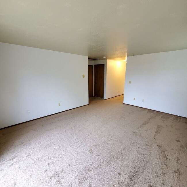 Building Photo - Madrona Way Duplex