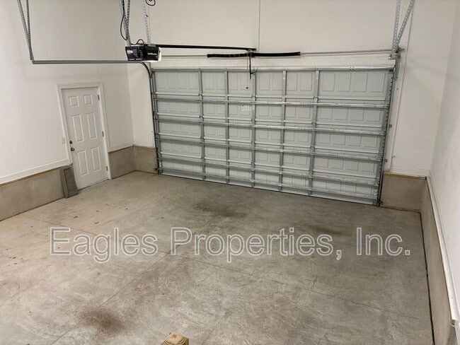 Building Photo - 106 Hawk Pl