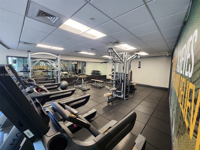 Building Photo - 1750 N Bayshore Dr