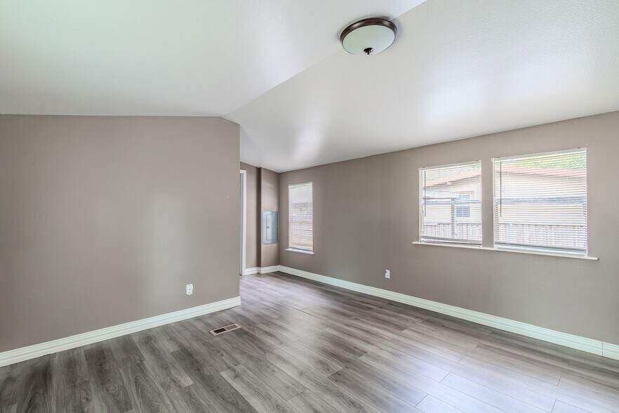 Building Photo - 5641 Kimber Ln