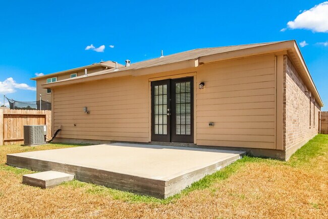 Building Photo - 12066 Quartersawn Ln