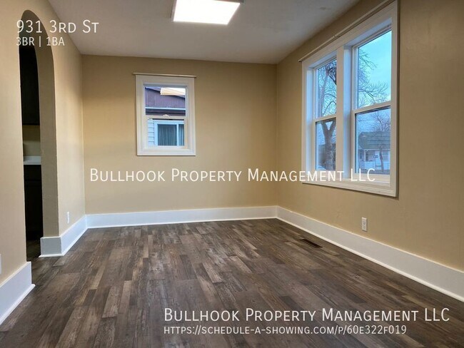 Building Photo - Beautifully updated 3 bedroom house with w...