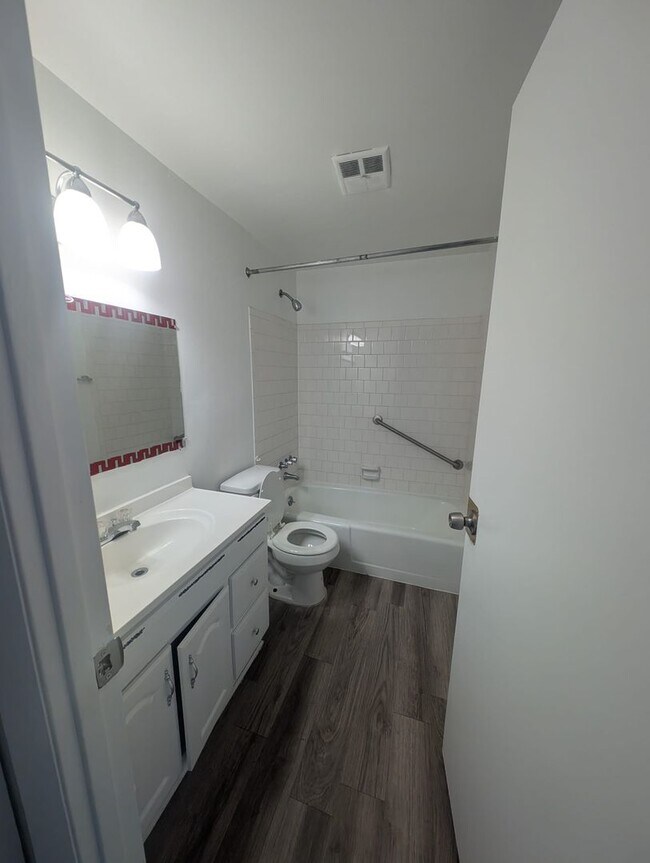 Interior Photo - Bristol House Apartments