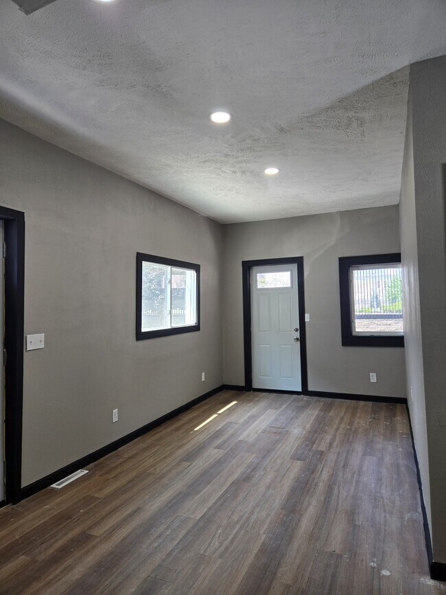 Building Photo - 2605 W 18th St