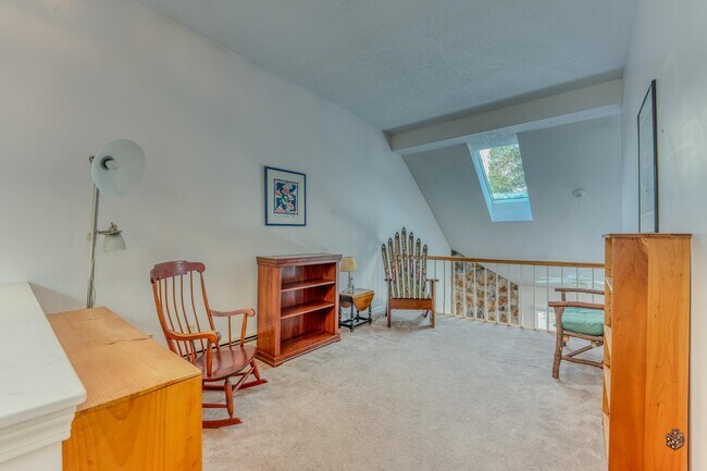 Building Photo - 102 Longfellow Dr