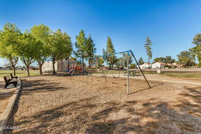 Building Photo - 5136 E Evergreen St