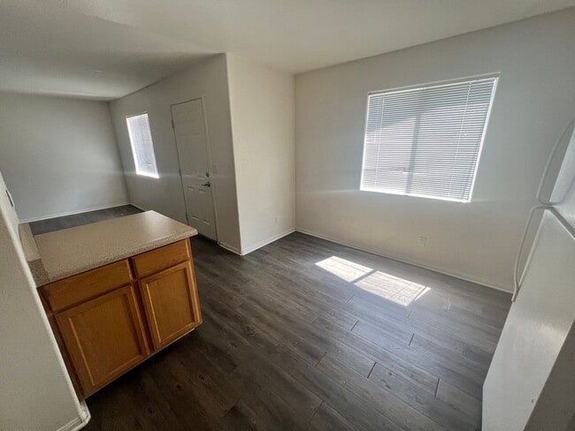 Building Photo - 6320 Mesquite Ave