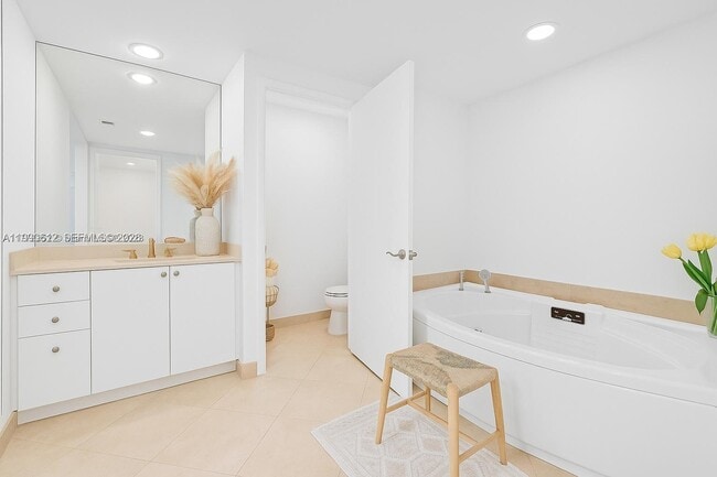 Building Photo - 781 Crandon Blvd