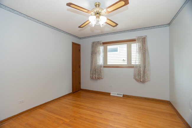Building Photo - 5712 N Avondale Ave