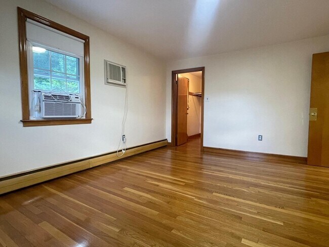 Building Photo - 84 Langley Rd