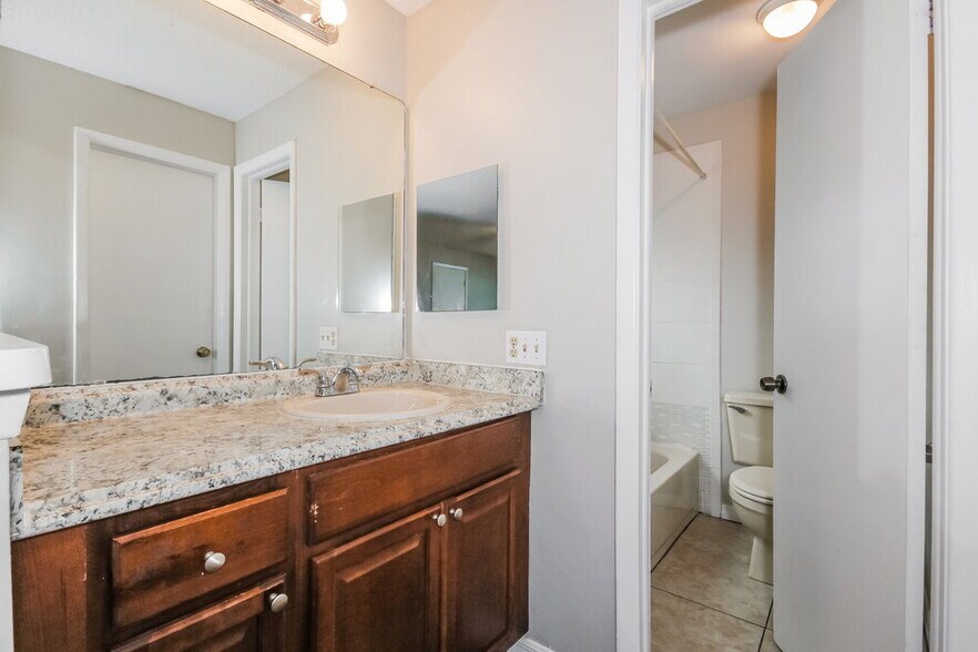 Building Photo - 15713 Woodshed Pl