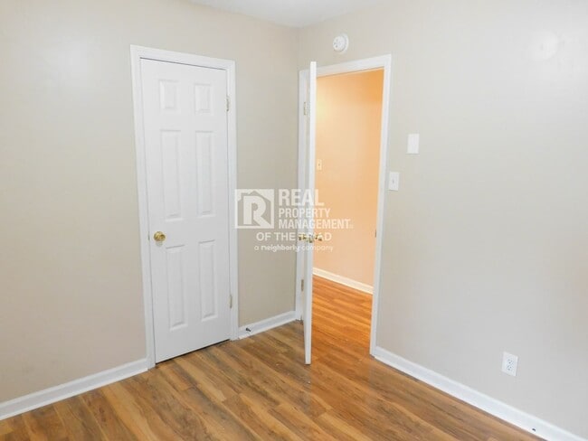 Building Photo - Charming 3 Bedroom/1.5 Bath in Browns Summ...