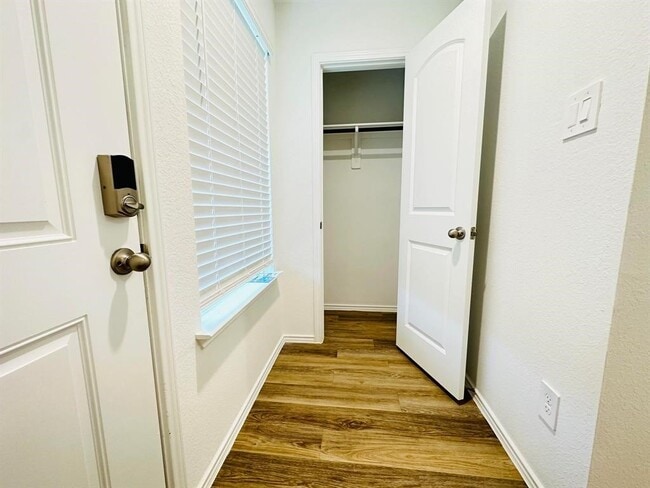 Building Photo - 12342 lariat Run Dr