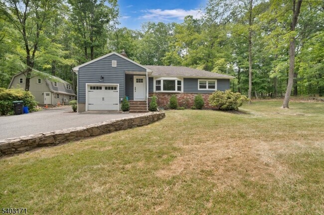 Building Photo - 422 Hollow Rd