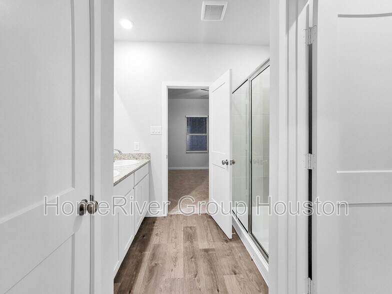 Building Photo - 10759 Red Flagstone Dr