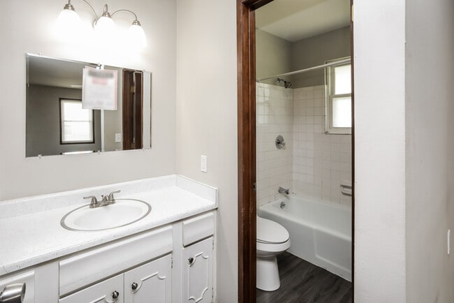 Building Photo - Spacious Three-Level Home in Kansas City, MO