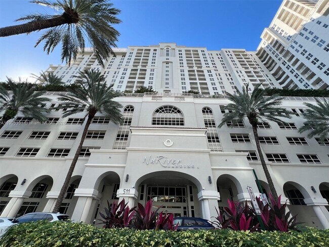 Building Photo - 511 SE 5 Ave