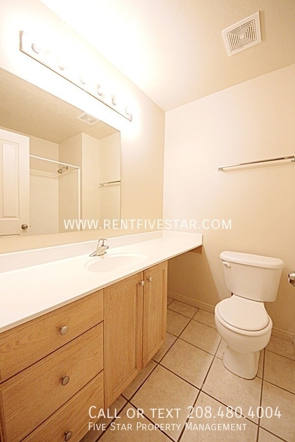 Building Photo - 560 Raven Way