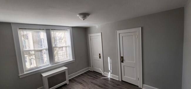 Building Photo - NEW Kitchen! Walk to Restaurants/NYC Train/, Heat/HW, Pre-War Charm