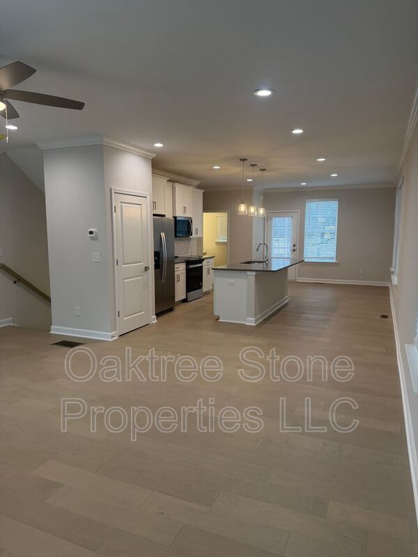 Building Photo - 1973 Hollywood Rd