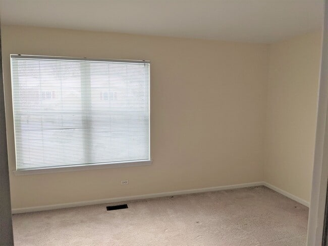 Building Photo - 692 Silk Oak Ln