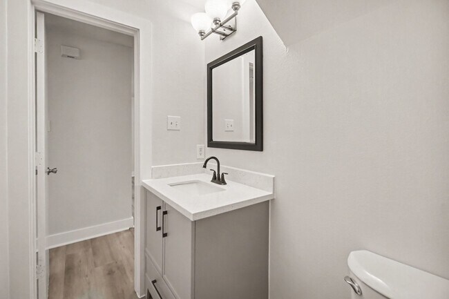 Building Photo - 431 Laurel Timbers Dr
