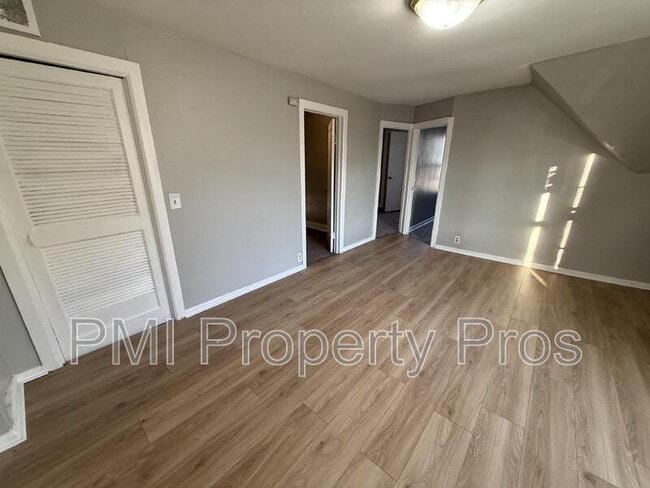 Building Photo - 3806 W Rohr Ave