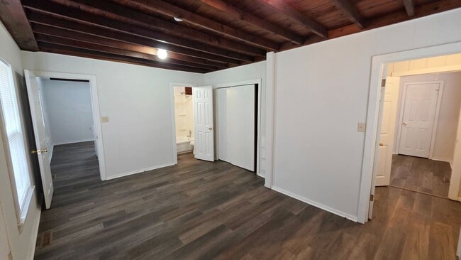Building Photo - Newly Remodeled.