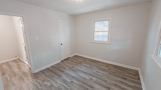 Building Photo - 1110 Pinecrest Ave NW