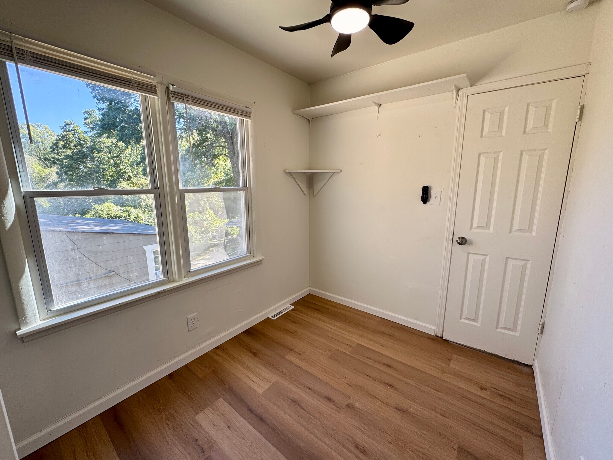 Building Photo - 8801 E Independence Ave