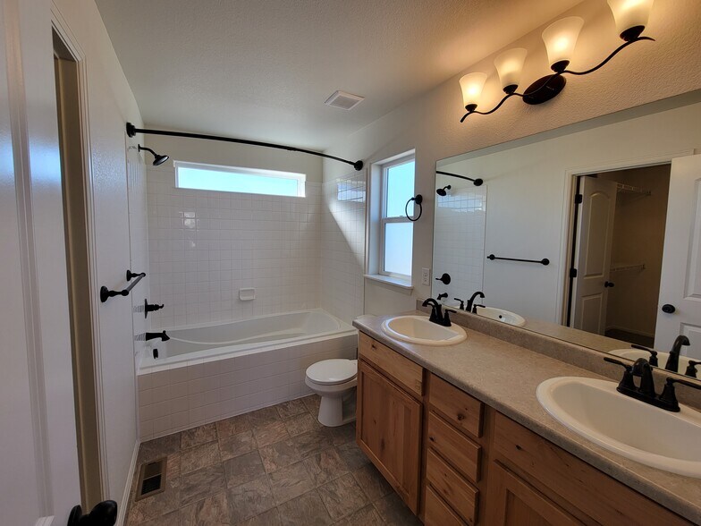 Building Photo - 1823 Abundance Dr