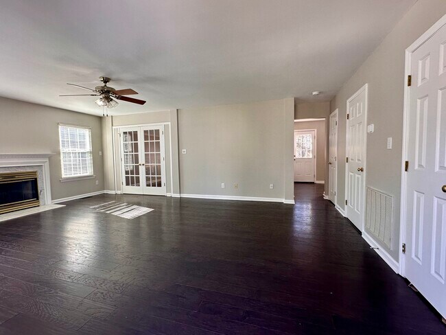 Building Photo - 213 Trailview Dr