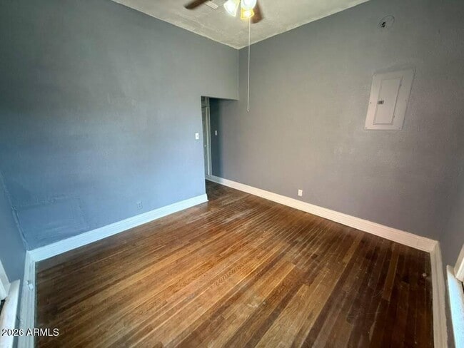 Building Photo - 718 11th St