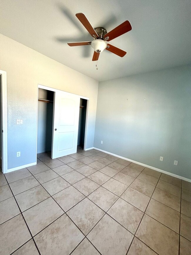 Building Photo - 3 Bedroom with open floor plan