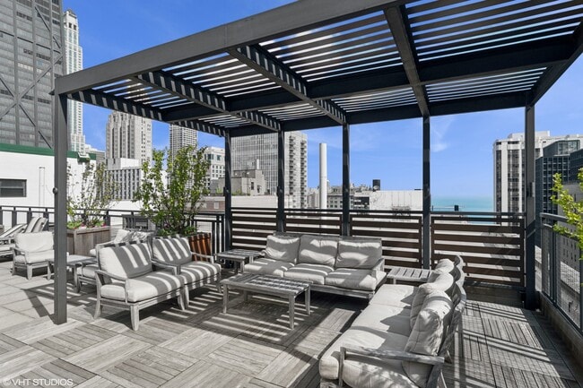 Building Photo - 850 N Dewitt Pl