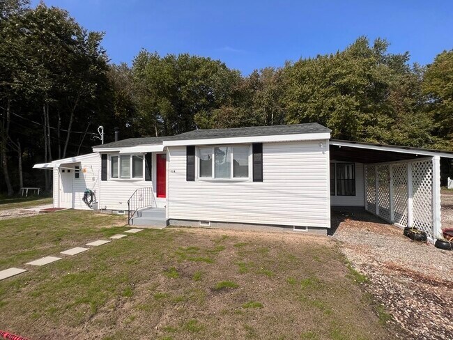 Building Photo - 63A Lakeside Ave