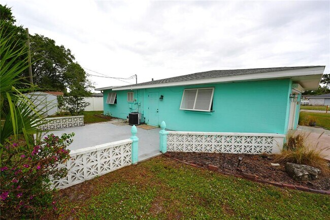 Building Photo - 391 Gulf Breeze Blvd