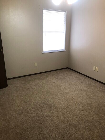 Building Photo - 200 Lodge Dr