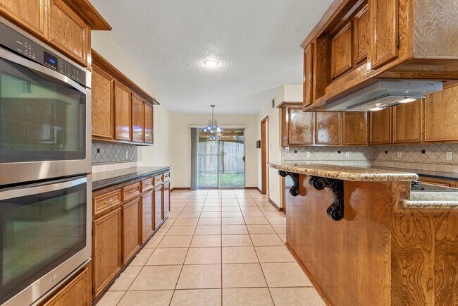 Building Photo - 3218 Freshmeadows Dr